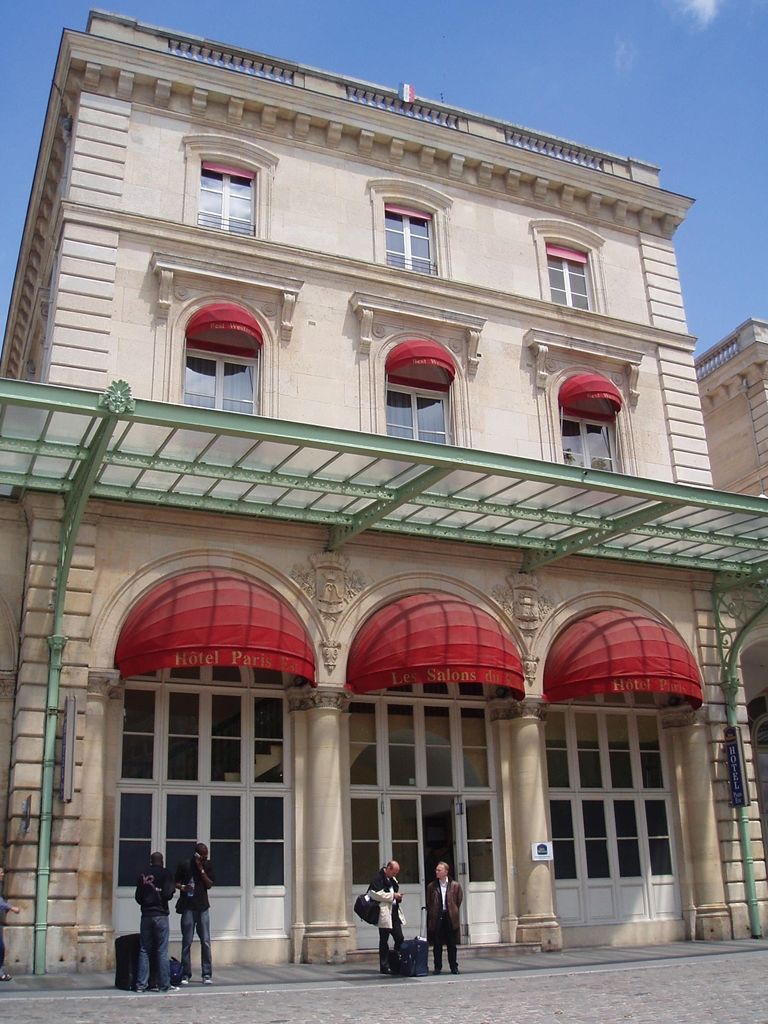 Отель Kyriad Paris 10 - Gare De L'Est Экстерьер фото